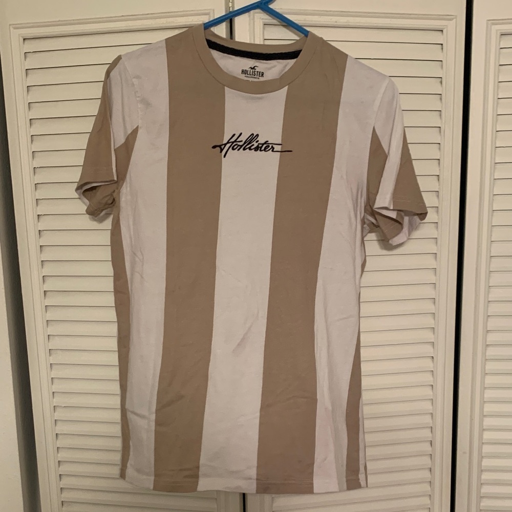 Hollister Men's Beige and White Striped Tee